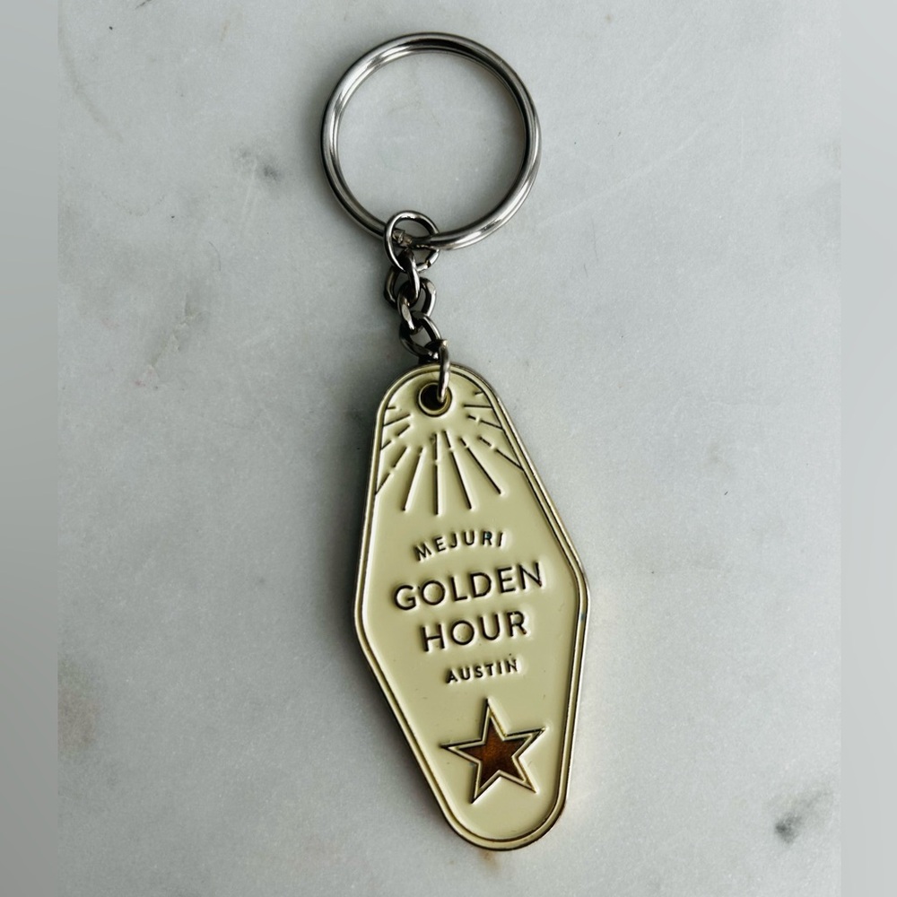 Mejuri Golden Hour Keychain Austin, Texas in gold
